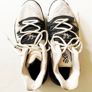 NIKE KYRIE IRVING BASKETBALL SHOES